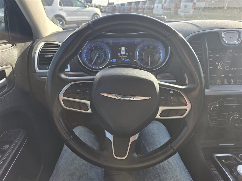 2017 Chrysler 300 Series Limited - Photo 9 - Brainerd, MN 56401