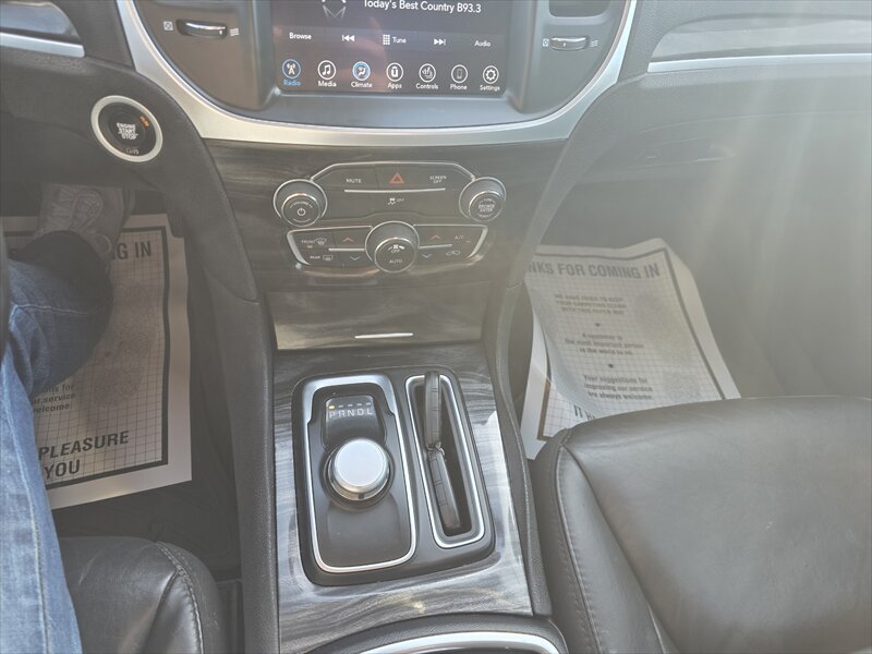 2017 Chrysler 300 Series Limited - Photo 11 - Brainerd, MN 56401