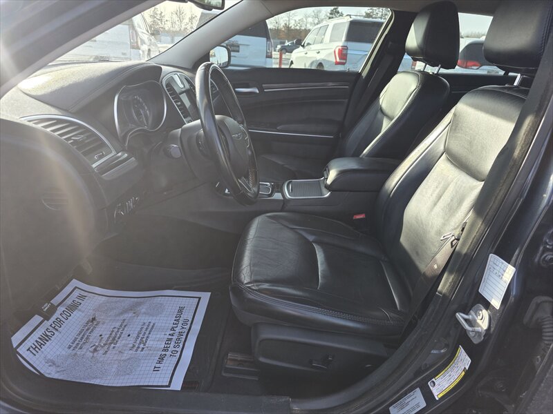 2017 Chrysler 300 Series Limited - Photo 7 - Brainerd, MN 56401