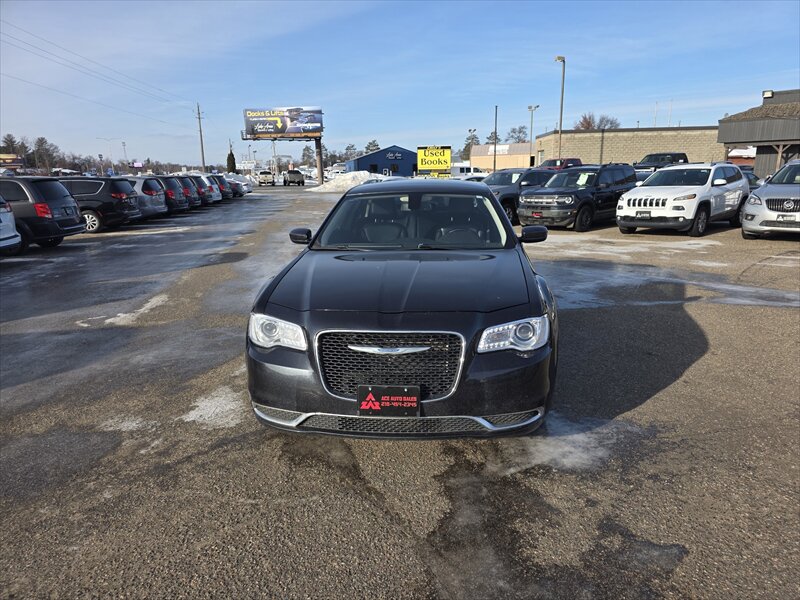 2017 Chrysler 300 Series Limited - Photo 5 - Brainerd, MN 56401