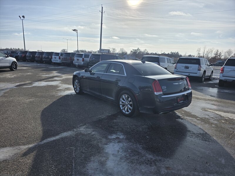2017 Chrysler 300 Series Limited - Photo 4 - Brainerd, MN 56401