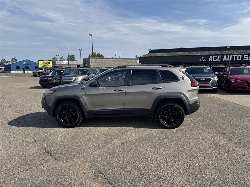 2017 Jeep Cherokee Trailhawk - Photo 5 - Brainerd, MN 56401