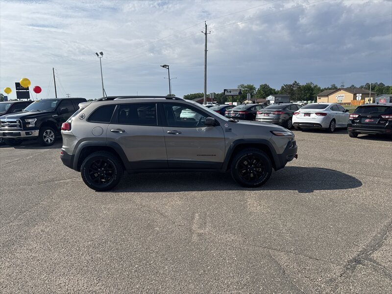 2017 Jeep Cherokee Trailhawk - Photo 6 - Brainerd, MN 56401