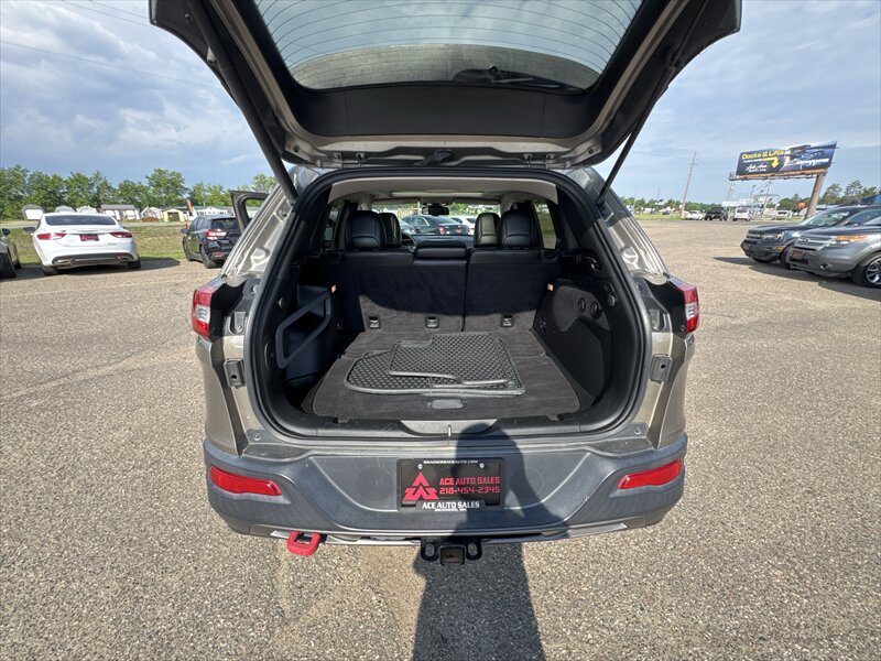 2017 Jeep Cherokee Trailhawk - Photo 11 - Brainerd, MN 56401