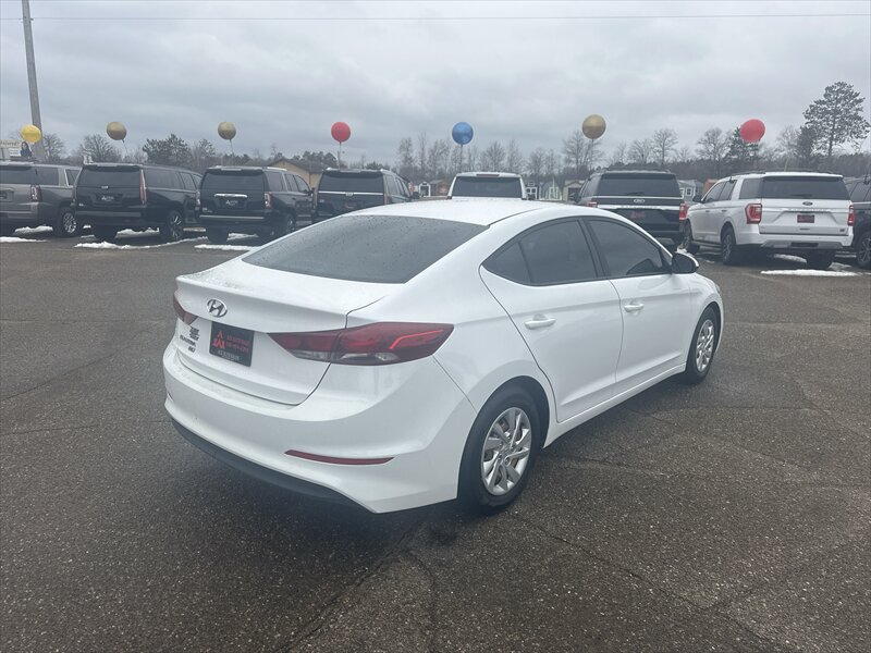 2018 Hyundai Elantra SE - Photo 3 - Brainerd, MN 56401