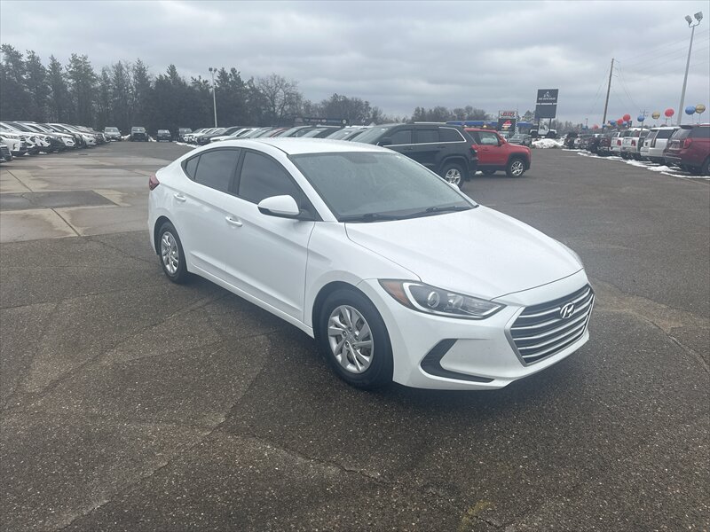 2018 Hyundai Elantra SE - Photo 2 - Brainerd, MN 56401