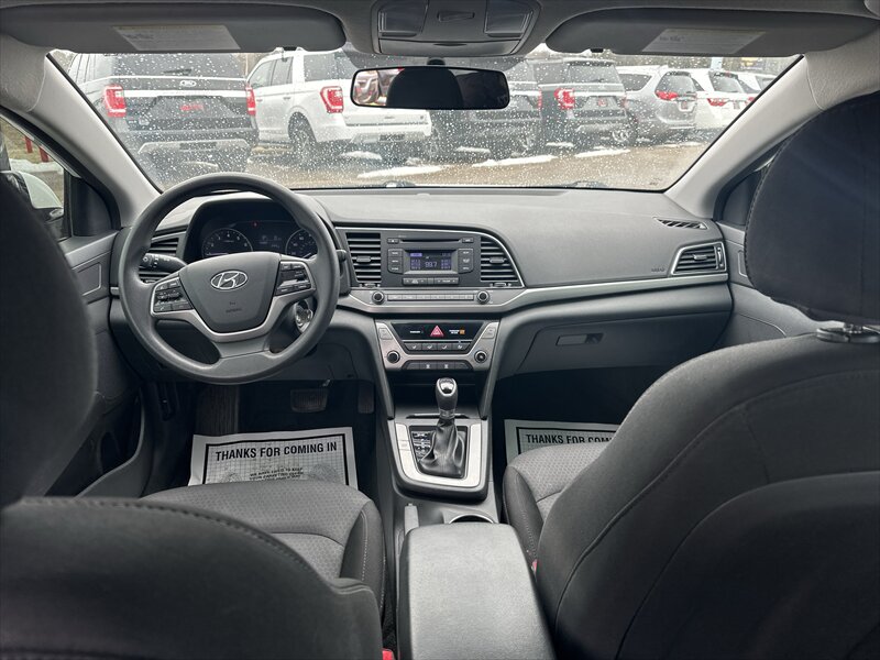 2018 Hyundai Elantra SE - Photo 10 - Brainerd, MN 56401