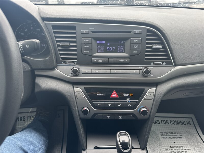 2018 Hyundai Elantra SE - Photo 12 - Brainerd, MN 56401