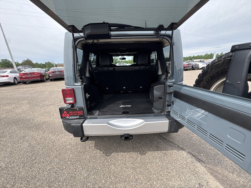 2014 Jeep Wrangler Unlimited Sahara - Photo 11 - Brainerd, MN 56401