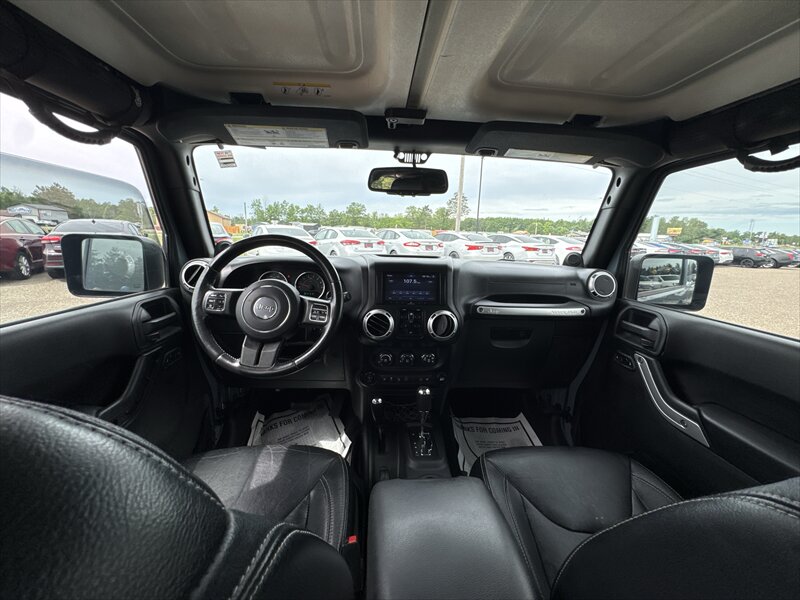2014 Jeep Wrangler Unlimited Sahara - Photo 14 - Brainerd, MN 56401