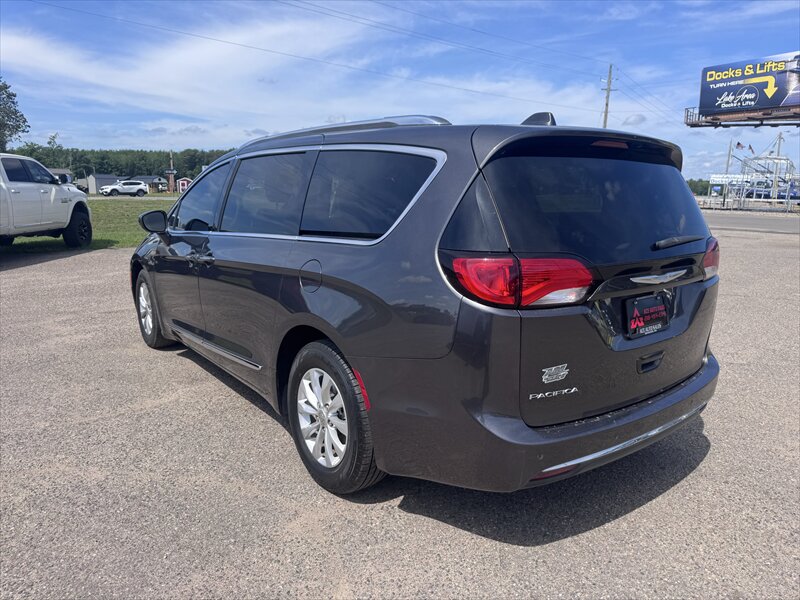 2018 Chrysler Pacifica Touring L - Photo 4 - Brainerd, MN 56401