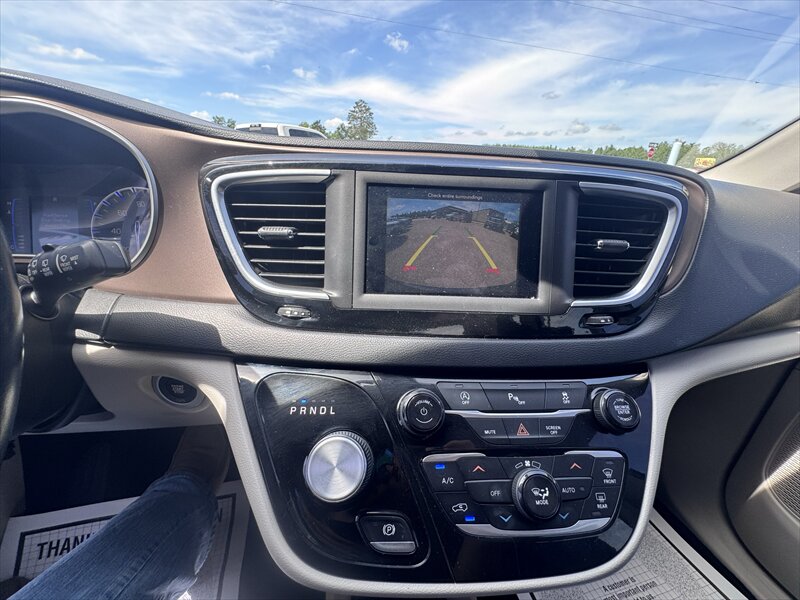 2018 Chrysler Pacifica Touring L - Photo 19 - Brainerd, MN 56401