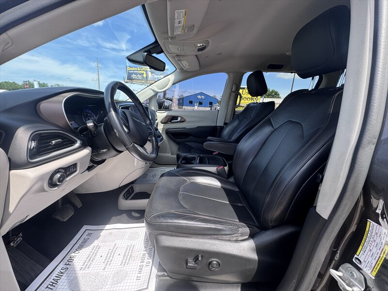 2018 Chrysler Pacifica Touring L - Photo 15 - Brainerd, MN 56401