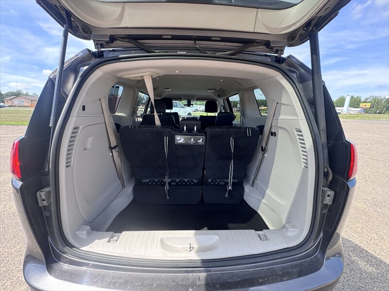 2018 Chrysler Pacifica Touring L - Photo 9 - Brainerd, MN 56401