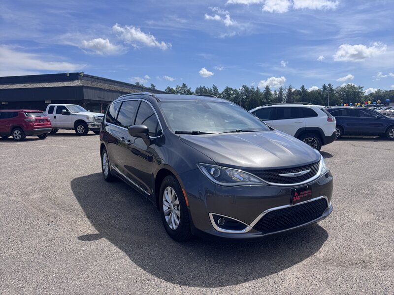 2018 Chrysler Pacifica Touring L - Photo 2 - Brainerd, MN 56401