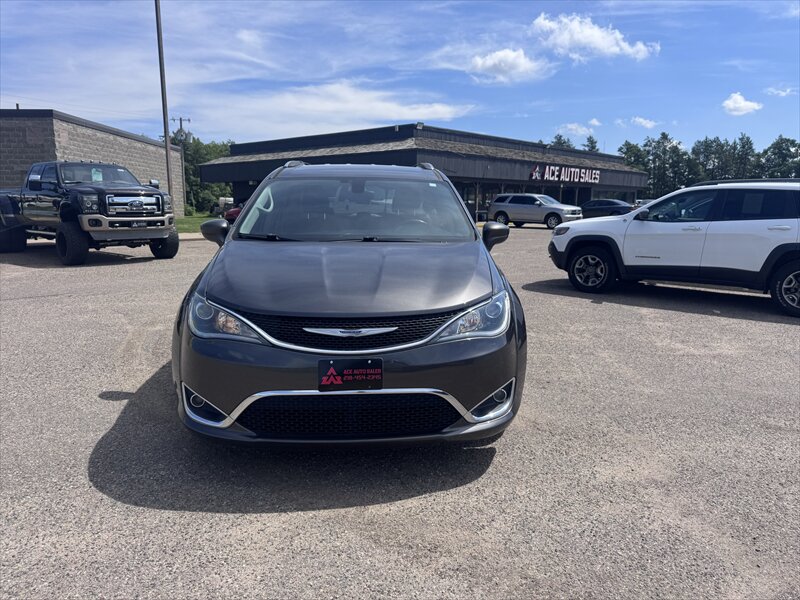 2018 Chrysler Pacifica Touring L - Photo 7 - Brainerd, MN 56401