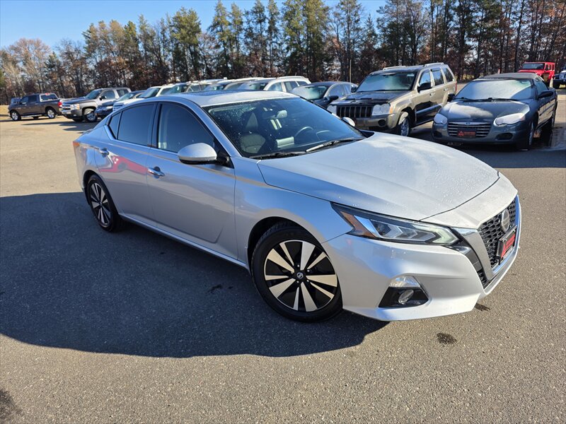 2019 Nissan Altima 2.5 SV - Photo 2 - Brainerd, MN 56401