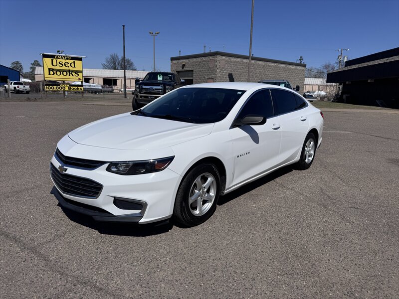 2018 Chevrolet Malibu LS   - Photo 1 - Brainerd, MN 56401
