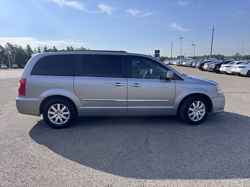 2015 Chrysler Town & Country Touring - Photo 5 - Brainerd, MN 56401