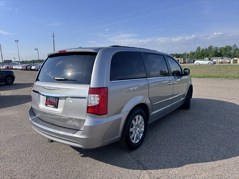 2015 Chrysler Town & Country Touring - Photo 3 - Brainerd, MN 56401