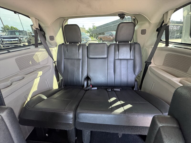 2015 Chrysler Town & Country Touring - Photo 10 - Brainerd, MN 56401