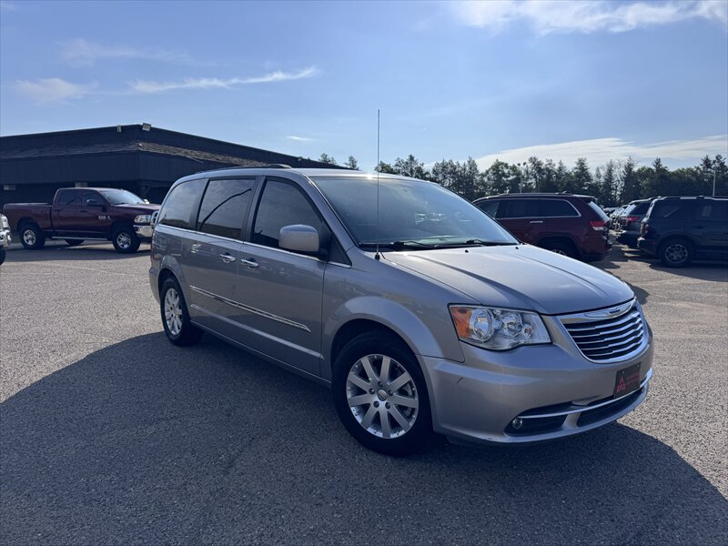 2015 Chrysler Town & Country Touring - Photo 2 - Brainerd, MN 56401