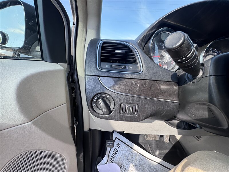 2015 Chrysler Town & Country Touring - Photo 21 - Brainerd, MN 56401