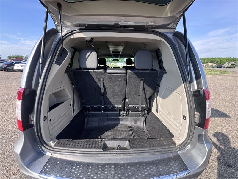 2015 Chrysler Town & Country Touring - Photo 9 - Brainerd, MN 56401