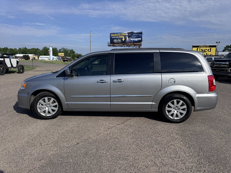2015 Chrysler Town & Country Touring - Photo 6 - Brainerd, MN 56401