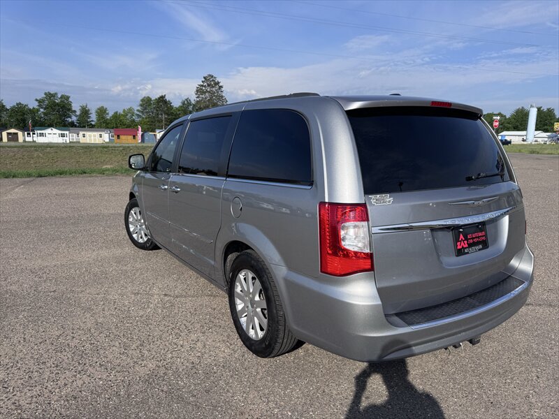2015 Chrysler Town & Country Touring - Photo 4 - Brainerd, MN 56401