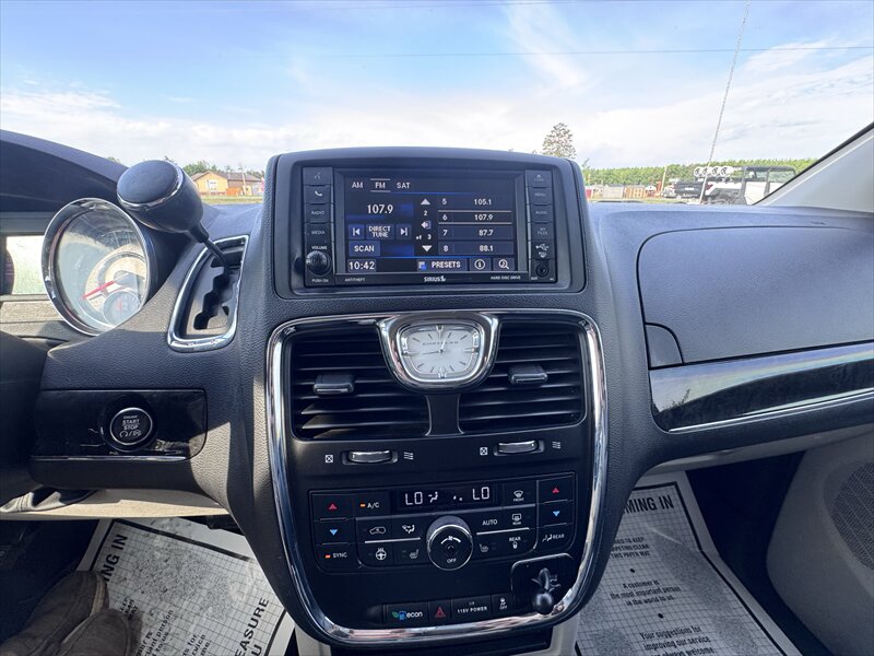 2015 Chrysler Town & Country Touring - Photo 20 - Brainerd, MN 56401