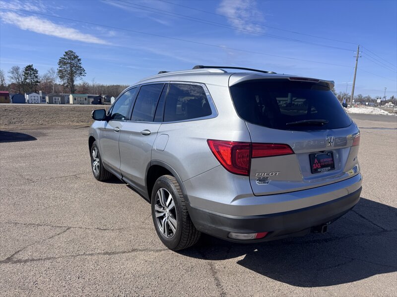 2017 Honda Pilot EX-L w/Honda Sensing - Photo 3 - Brainerd, MN 56401