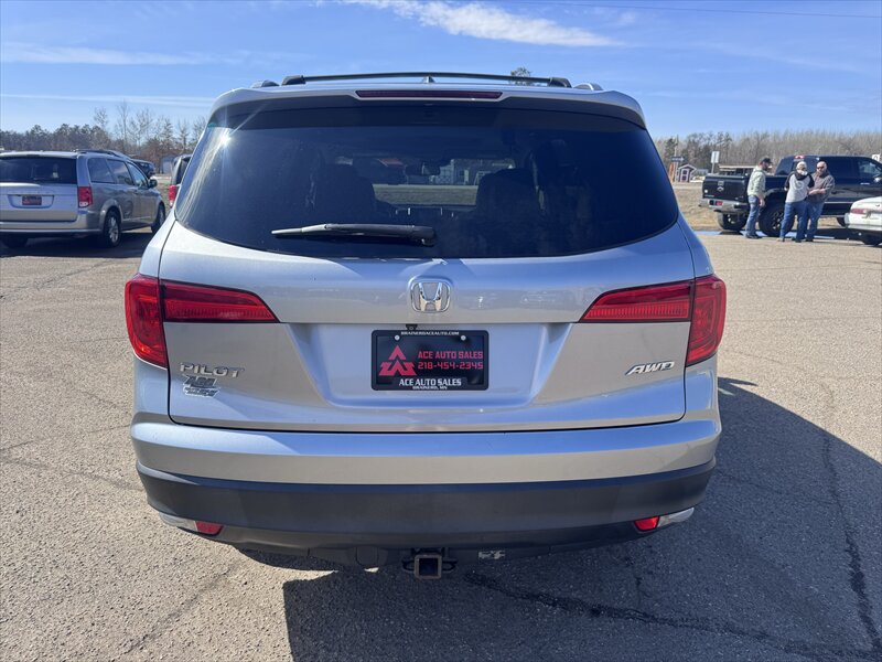 2017 Honda Pilot EX-L w/Honda Sensing - Photo 8 - Brainerd, MN 56401