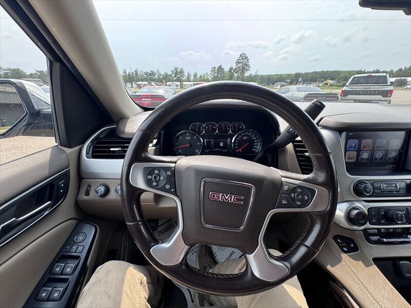 2019 GMC Yukon XL SLT - Photo 14 - Brainerd, MN 56401