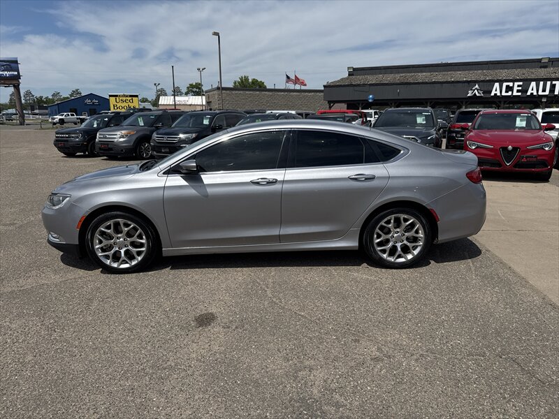 2015 Chrysler 200 Series C - Photo 6 - Brainerd, MN 56401