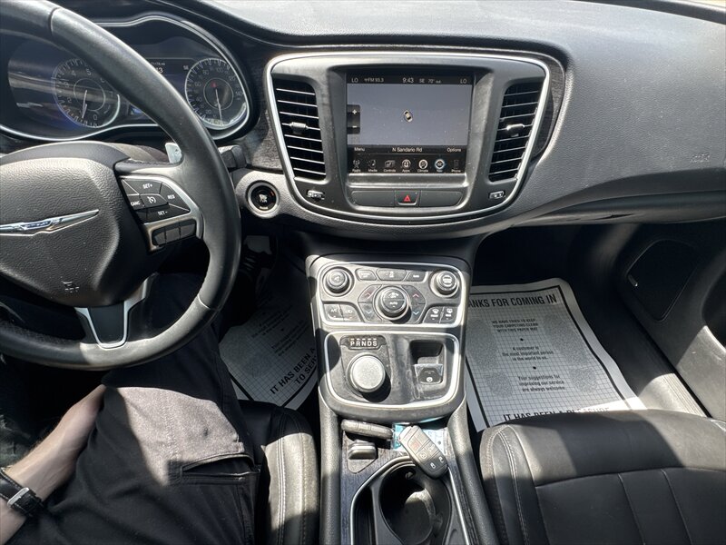 2015 Chrysler 200 Series C - Photo 16 - Brainerd, MN 56401