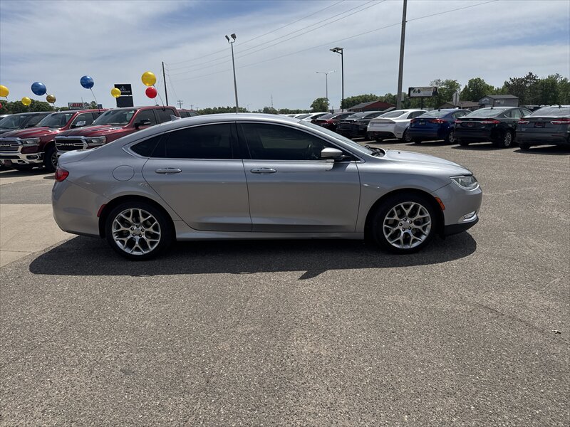 2015 Chrysler 200 Series C - Photo 5 - Brainerd, MN 56401