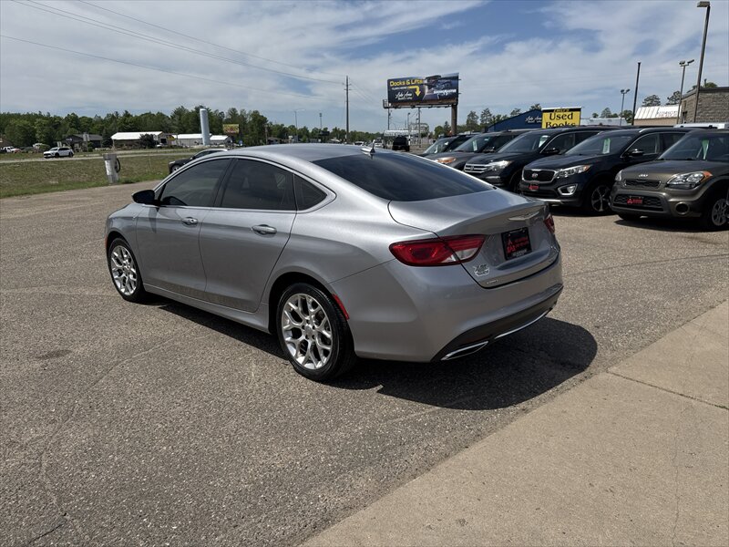 2015 Chrysler 200 Series C - Photo 4 - Brainerd, MN 56401