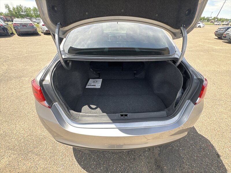 2015 Chrysler 200 Series C - Photo 11 - Brainerd, MN 56401