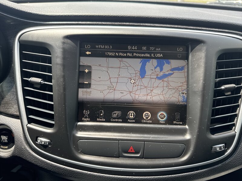 2015 Chrysler 200 Series C - Photo 17 - Brainerd, MN 56401