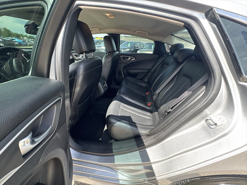 2015 Chrysler 200 Series C - Photo 12 - Brainerd, MN 56401