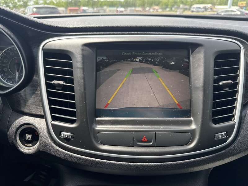 2015 Chrysler 200 Series C - Photo 18 - Brainerd, MN 56401