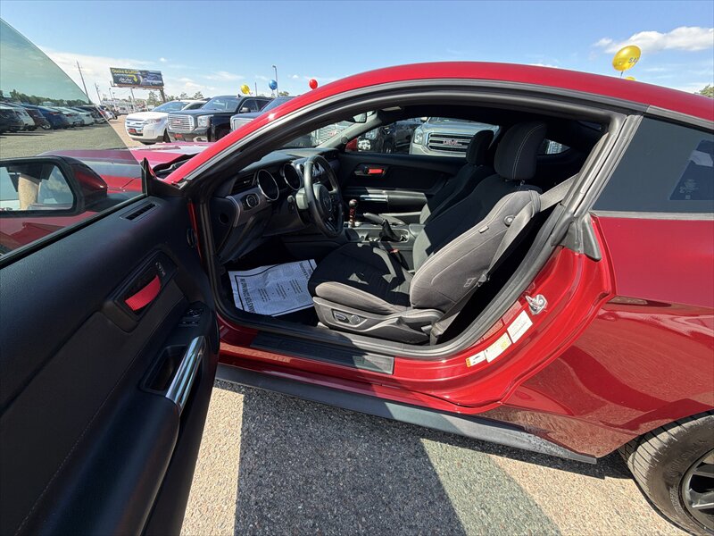 2017 Ford Mustang GT - Photo 14 - Brainerd, MN 56401