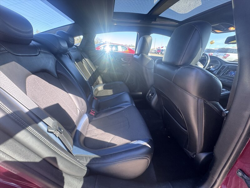 2015 Chrysler 200 Series S - Photo 10 - Brainerd, MN 56401
