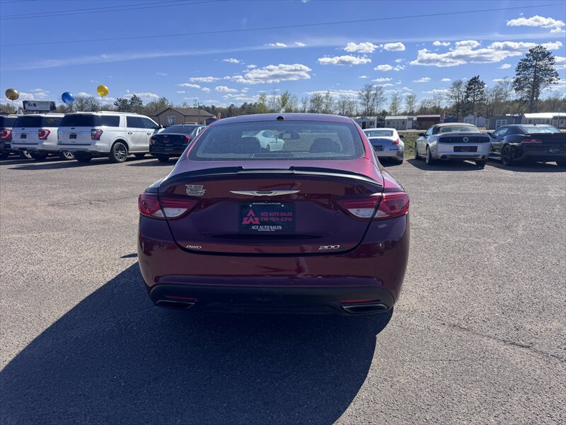 2015 Chrysler 200 Series S - Photo 8 - Brainerd, MN 56401