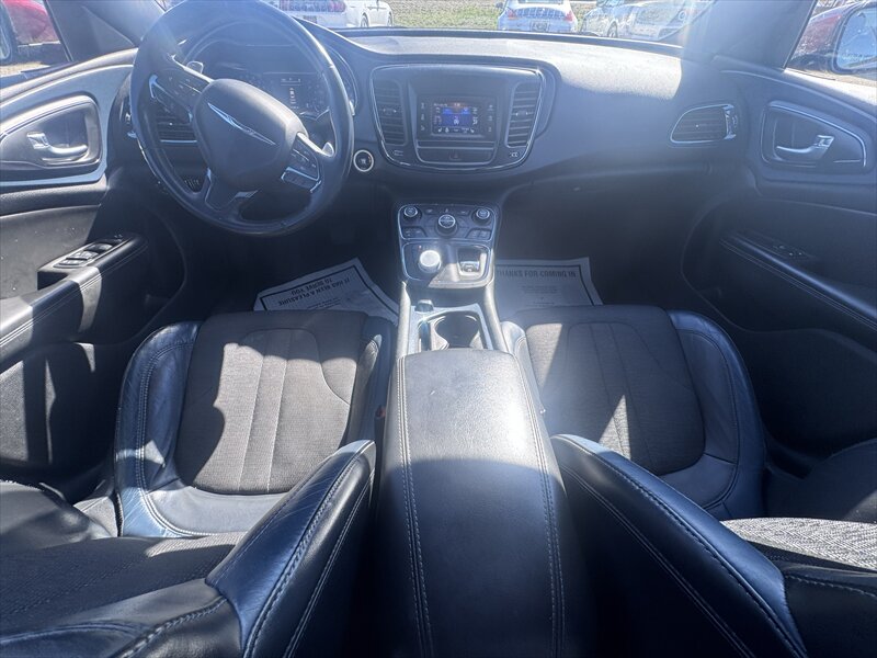 2015 Chrysler 200 Series S - Photo 15 - Brainerd, MN 56401