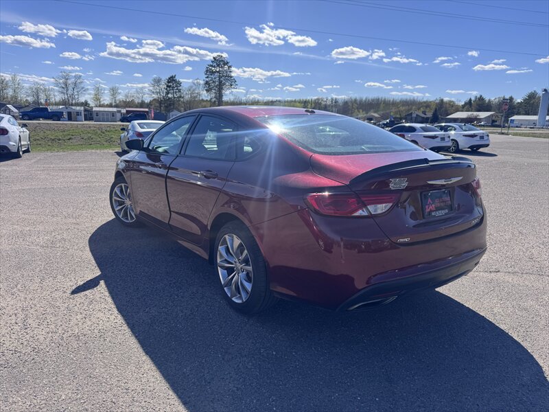 2015 Chrysler 200 Series S - Photo 3 - Brainerd, MN 56401