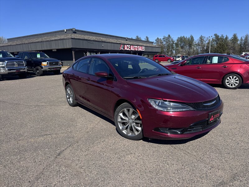 2015 Chrysler 200 Series S - Photo 2 - Brainerd, MN 56401