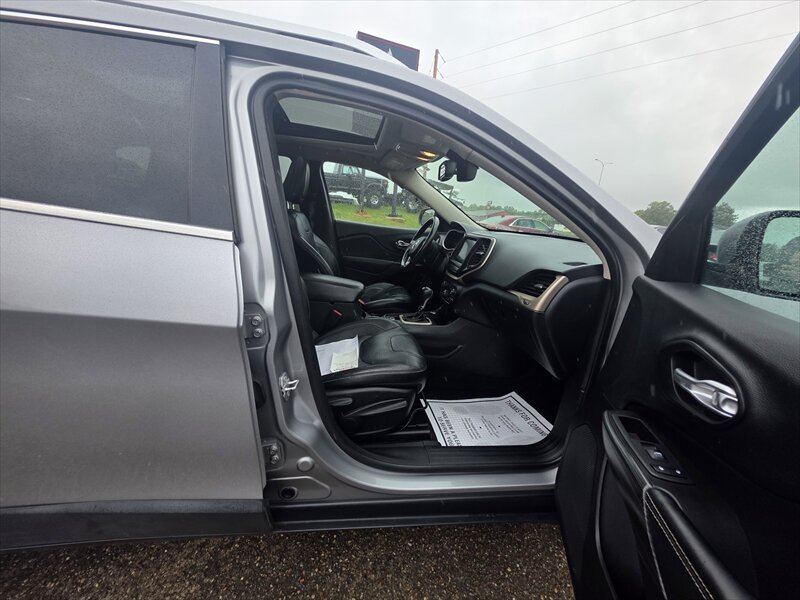 2015 Jeep Cherokee Limited - Photo 10 - Brainerd, MN 56401