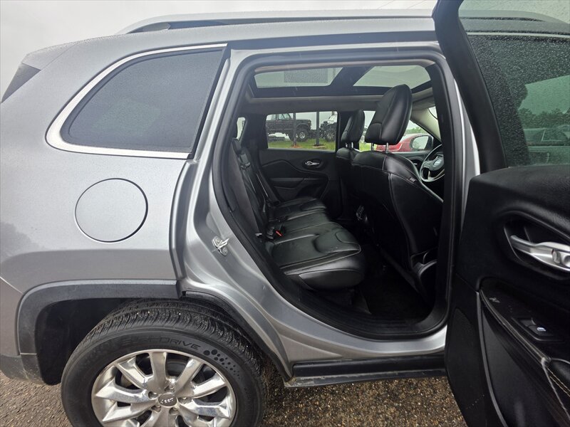 2015 Jeep Cherokee Limited - Photo 9 - Brainerd, MN 56401